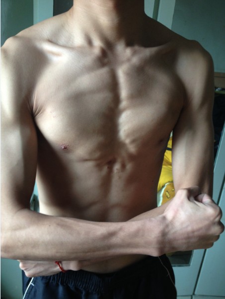 2013.4.21 擦，我觉得胸肌中间歪了，其实我以前也有这个效果啊，估计就是这些天练了之后有说不出的味道 ... ...