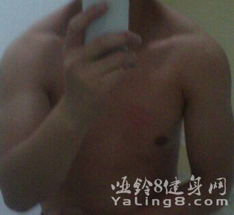 宿舍健身的时候