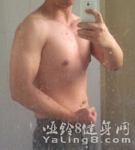 在学校健身房的时候