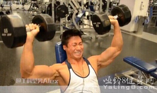 阿诺德肩举