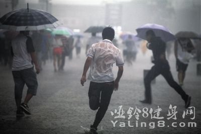 没有伞的孩子才会努力奔跑!!